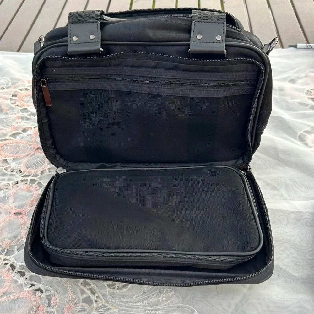 Leif Los Angeles Messenger Bag Black Multi Compartment Techwear Minimalist